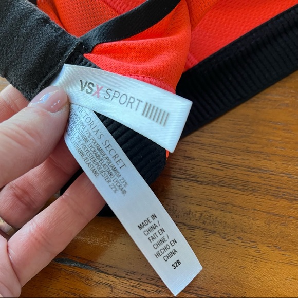 Victorias Secret VSX Sports Bra size 32B - Picture 5 of 7
